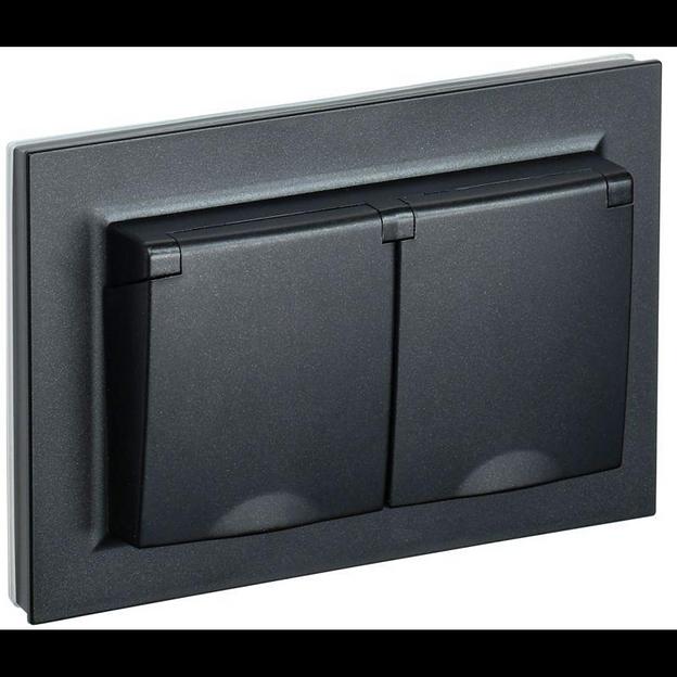 IEK BR-R26-16-44-K02-F BRITE Роз. 2-я с кр. 16А в сб IP44 РСбш12-3-44-БрЧ черн. фото 1