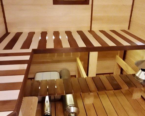 Изготовление и установка углового полка в бане фото 3