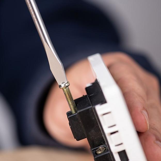 Шлицевая отвертка Deli DL6351001 5х100мм Материал: CR-V. Двухкомпонентная ручка. Хромированная. фото 5