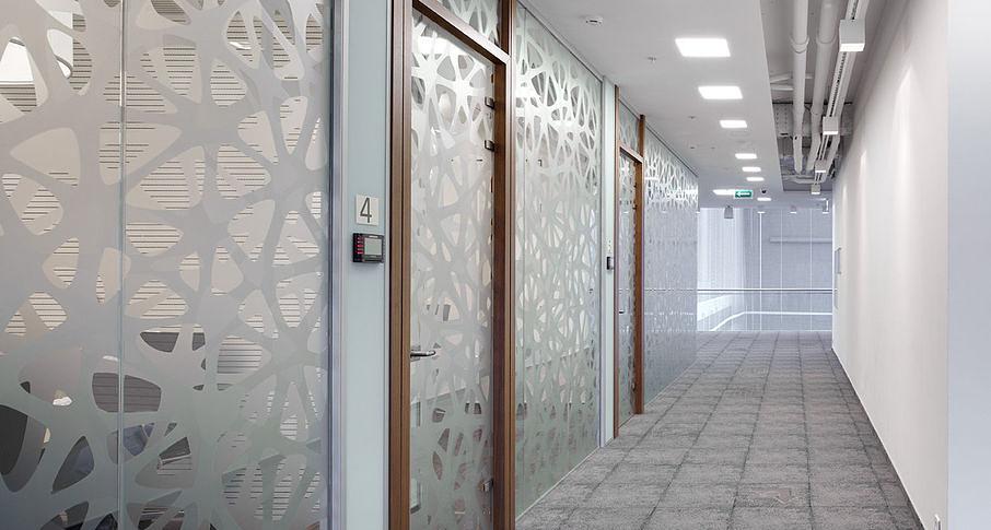 Стационарная перегородка NAYADA-Regina-Lite с декором из дерева под заказ фото 6