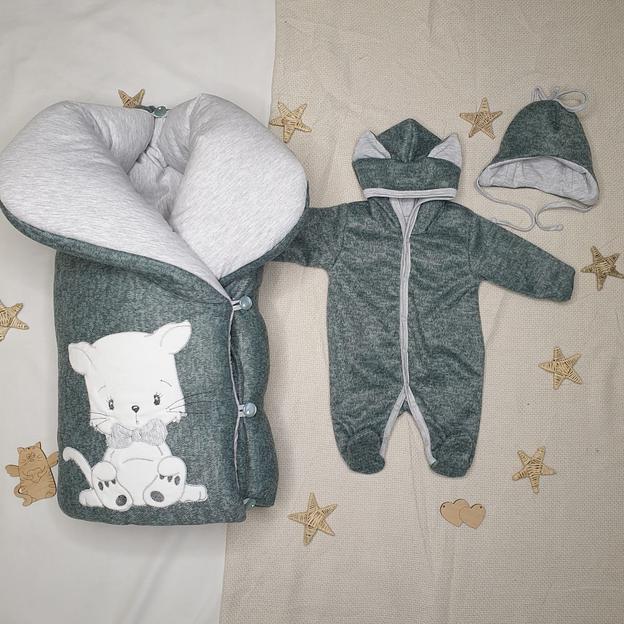 № 435 Комплект на выписку с вышивкой «Мой Котенок», зеленый ОПТ фото 1