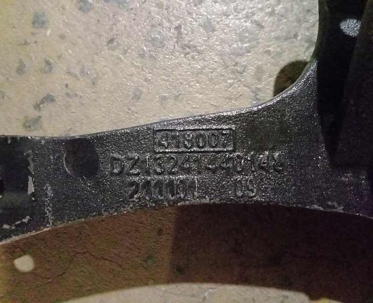 Кронштейн крепления кабины X3000 левый DZ13241440148 фото 2