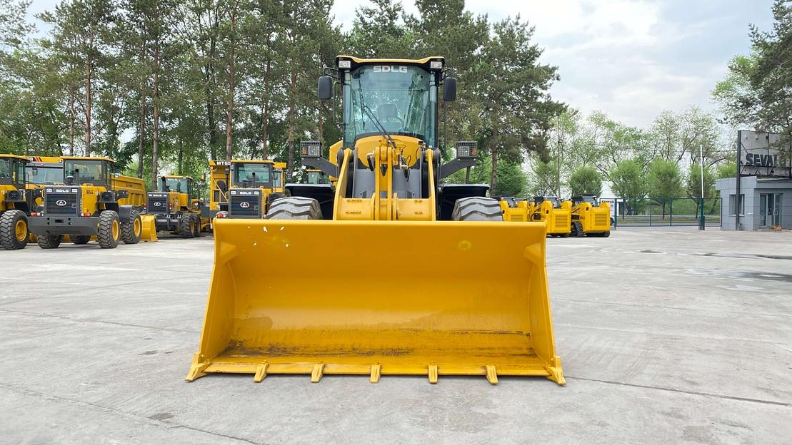 Фронтальный погрузчик 946H фото 4