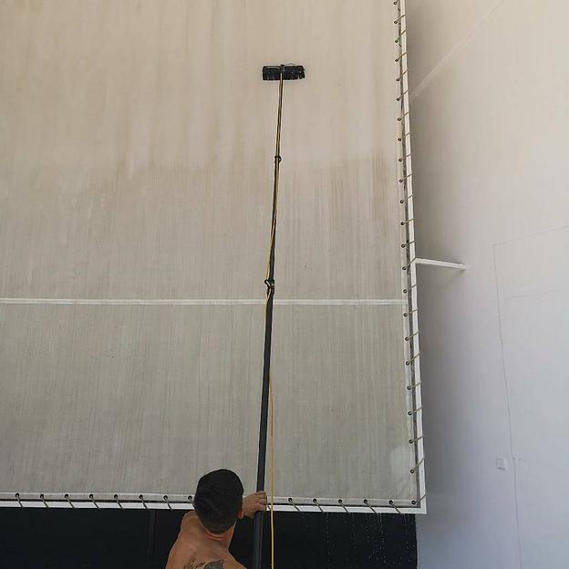 Мойка фасадов, мойка окон, мойка рекламных щитов, мойка витрин, мойка витражей фото 4