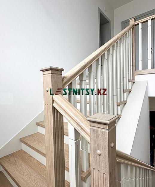 Лестница двухмаршевая на бетонном основании под заказ фото 6