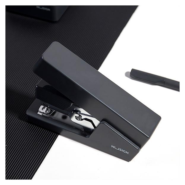 Степлер Deli ENS081BLACK Nusign 24/6 26/6 (25листов) черный 100скоб коробка фото 5