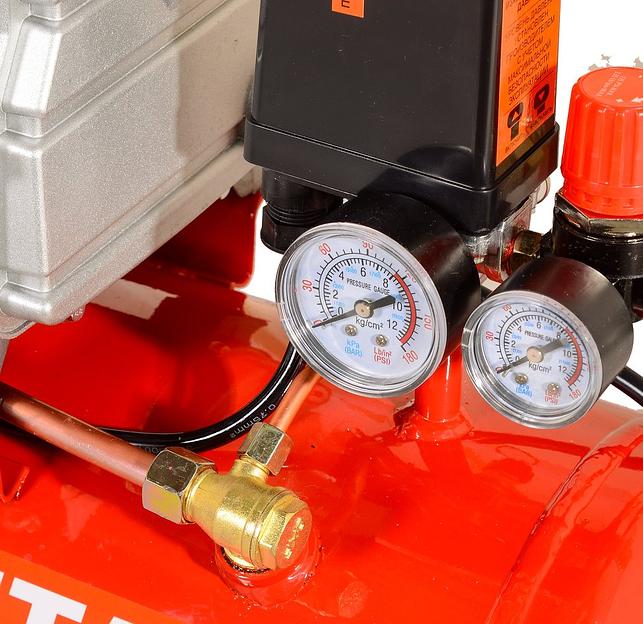 Компрессор поршневой Ресанта КП-24/260М масляный 260л/мин 24л 2000Вт красный/черный фото 5