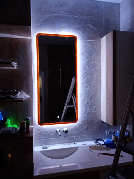 Изготовление зеркала с парящей подсветкой, сенсором и диммером 700х1000 мм фото 4