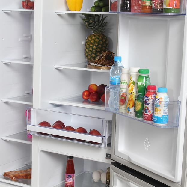 Холодильник Hyundai CS6073FV шампань стекло (трехкамерный) фото 8