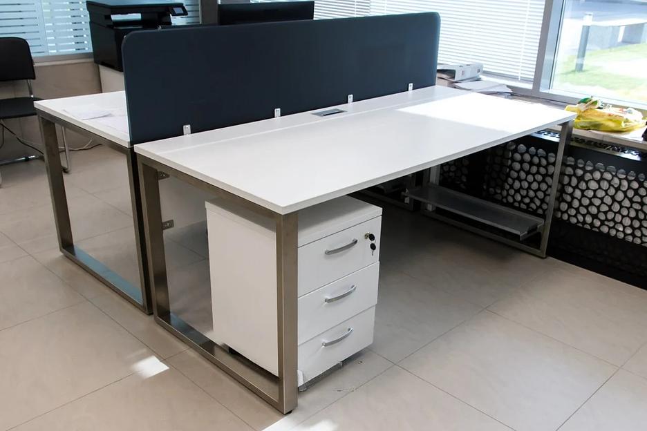 Стол менеджера (бенч-системы) на 4 человека без разделительных экранов, под заказ фото 2