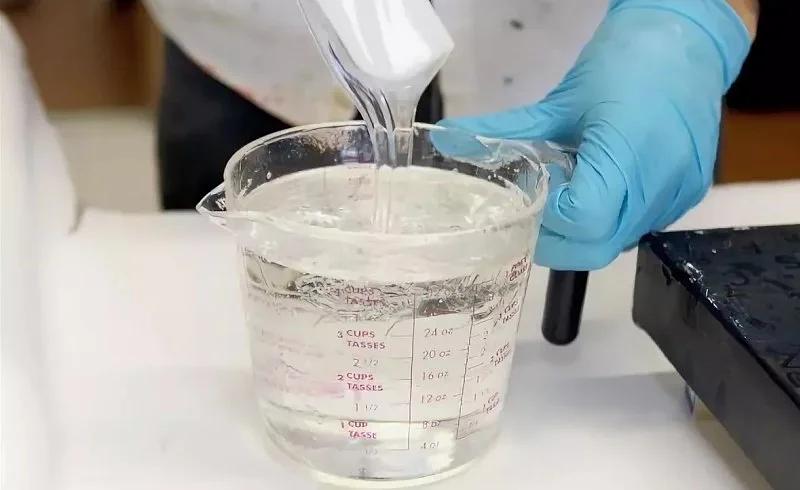 Прозрачный отвердитель для эпоксидной смолы ОПТ фото 3