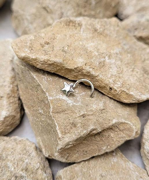 Ювелирный пирсинг звёздочка в нос серебро нострил фото 1
