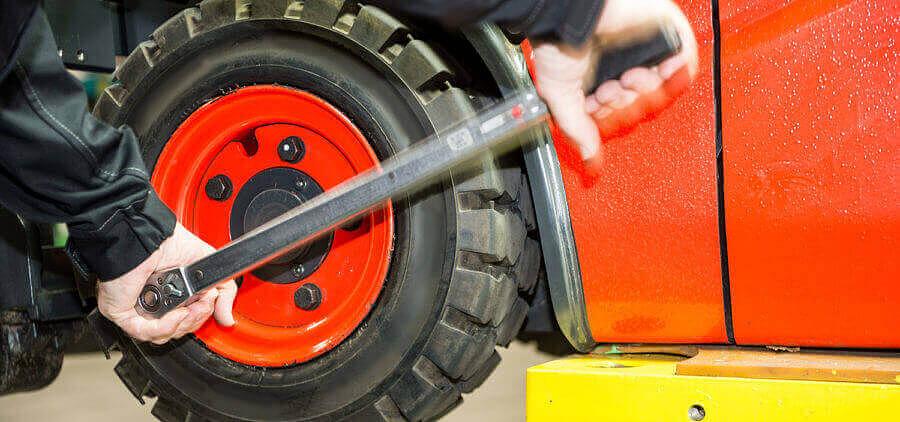 Шиномонтаж пневмошины в г. Ростов-на-Дону фото 1