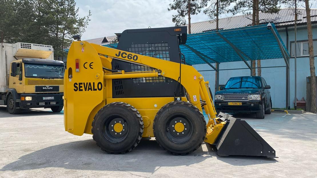 Мини-погрузчик JC60 фото 7