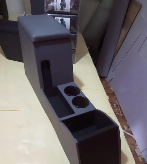 Автомобильный подлокотник для Toyota Ipsum черный ОПТ фото 2