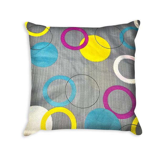 Подушка «Ника» серая с разноцветными кругами 68×68 см опт фото 1