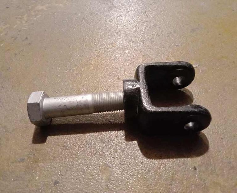 Кронштейн амортизатора передний нижний с болтом SHAANXI F3000 81.43740.0171 фото 1