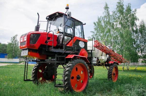 Опрыскиватель самоходный высококлиренсный БЛ-3000 фото 1