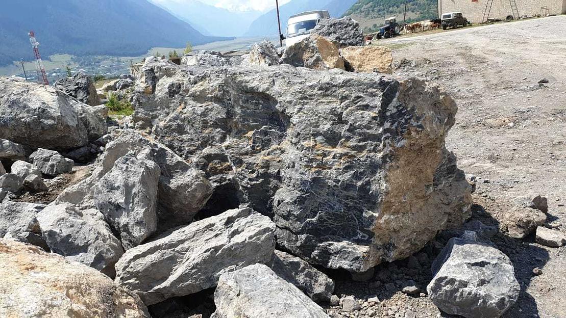 Глыба камень мраморный Чёрный гигант /тн (2000-3000 мм) фото 1