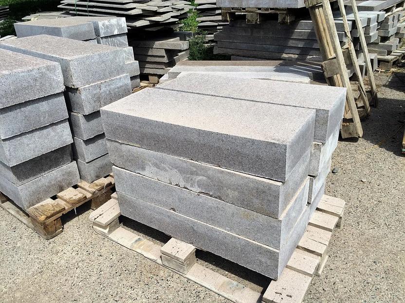 Гранитные блочные ступени ОПТ фото 4