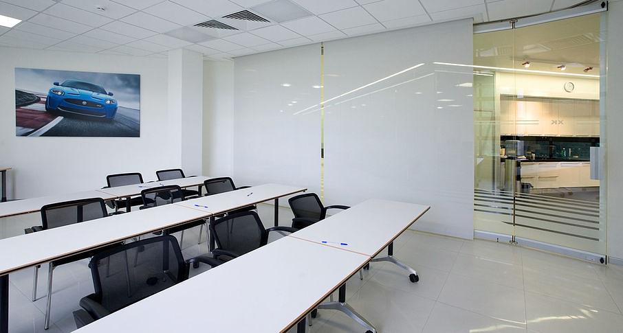 Раздвижные цельностеклянные перегородки NAYADA SmartWall G5 под заказ фото 6