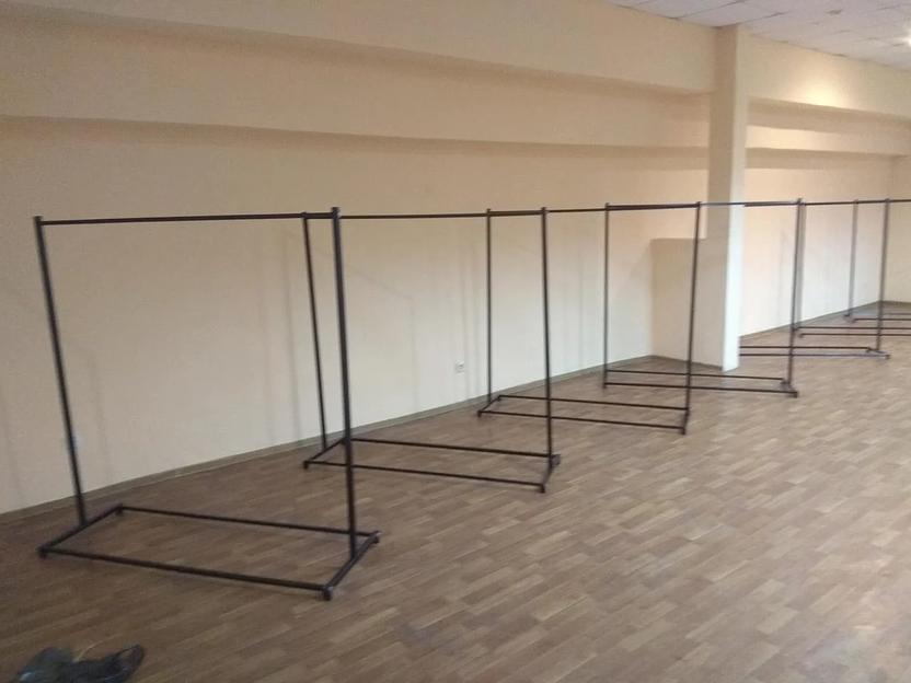 Аренда вешалок и рейлов для одежды ОПТ фото 3