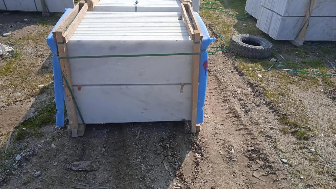 Мрамор для фасада глянцевый белый 600х300х20 мм фото 5