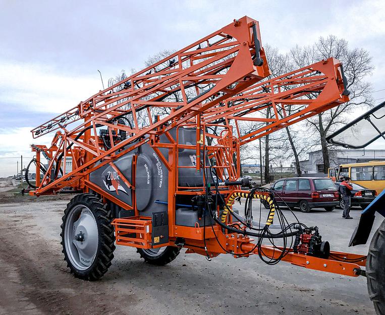 Опрыскиватель полевой прицепной Зубр серии «Grand Master» 3000 фото 1