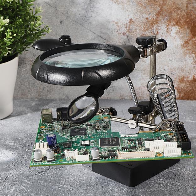 REXANT (12-0250) Держатель "третья рука" с лупой х2.5, подставка под паяльник, LED подсветка фото 5