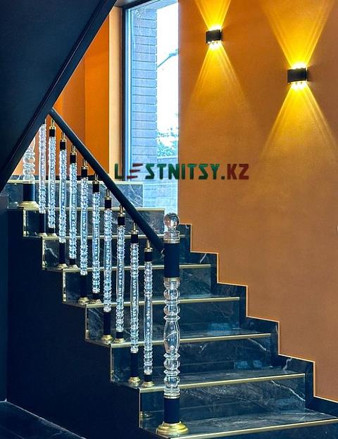 Лестница в восточном стиле под заказ фото 1