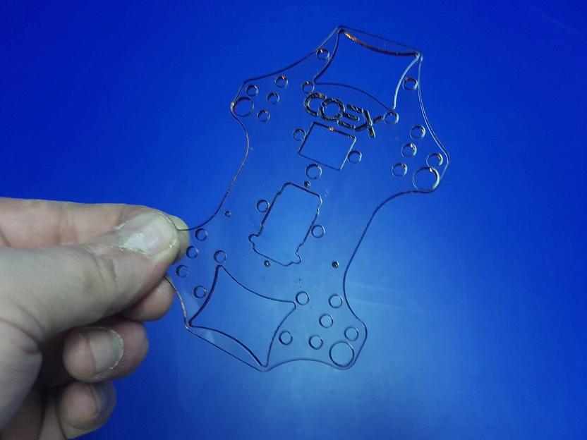 Лазерная резка деталей из монолитного поликарбоната. фото 3