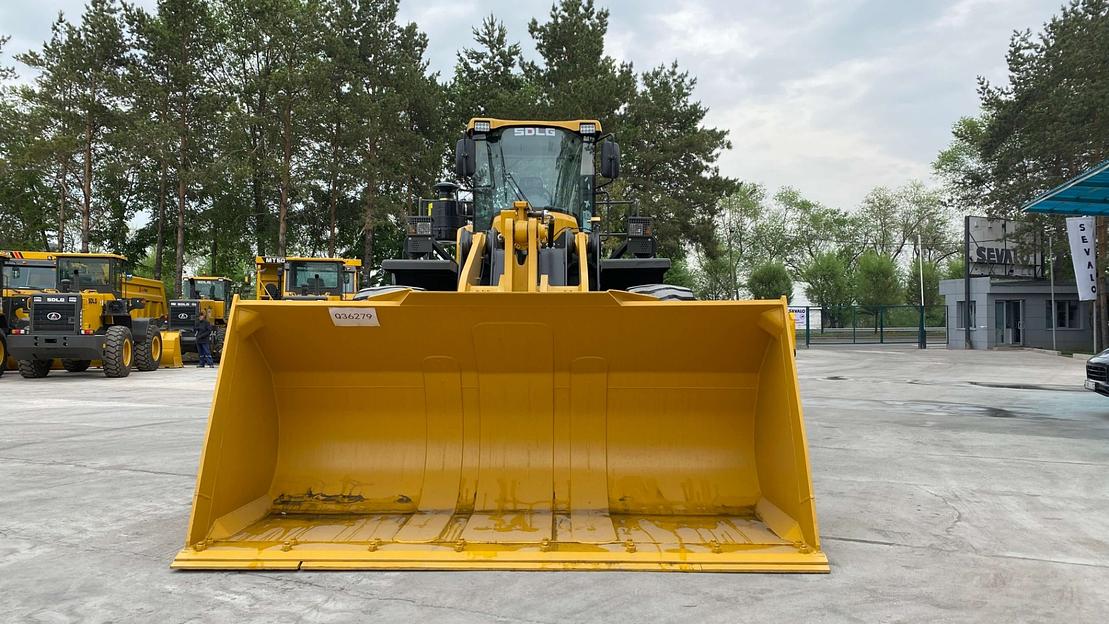 Фронтальный погрузчик L975F фото 10