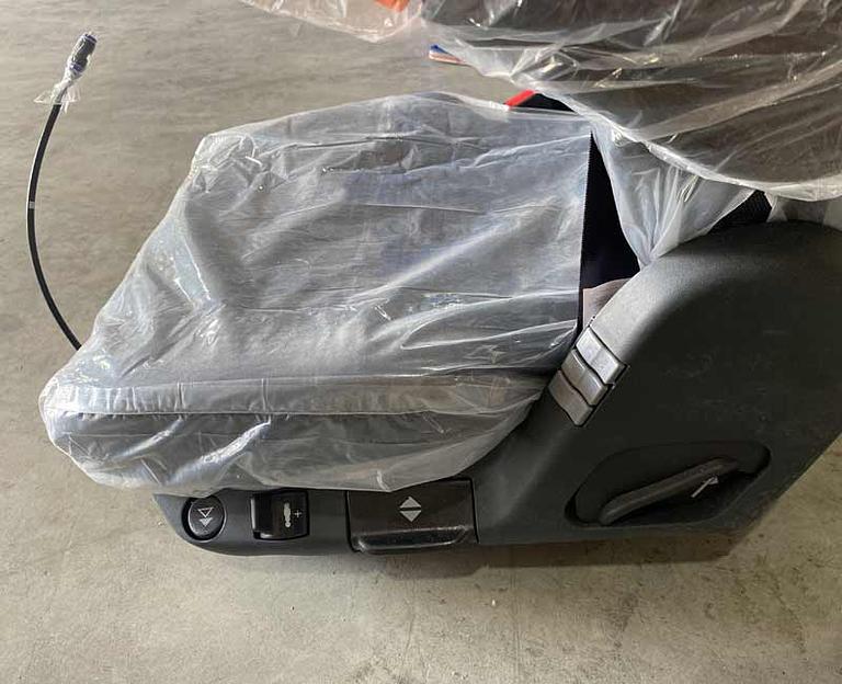 Сиденье водителя переднее левое MAN TGA/TGS 81623076419 фото 4