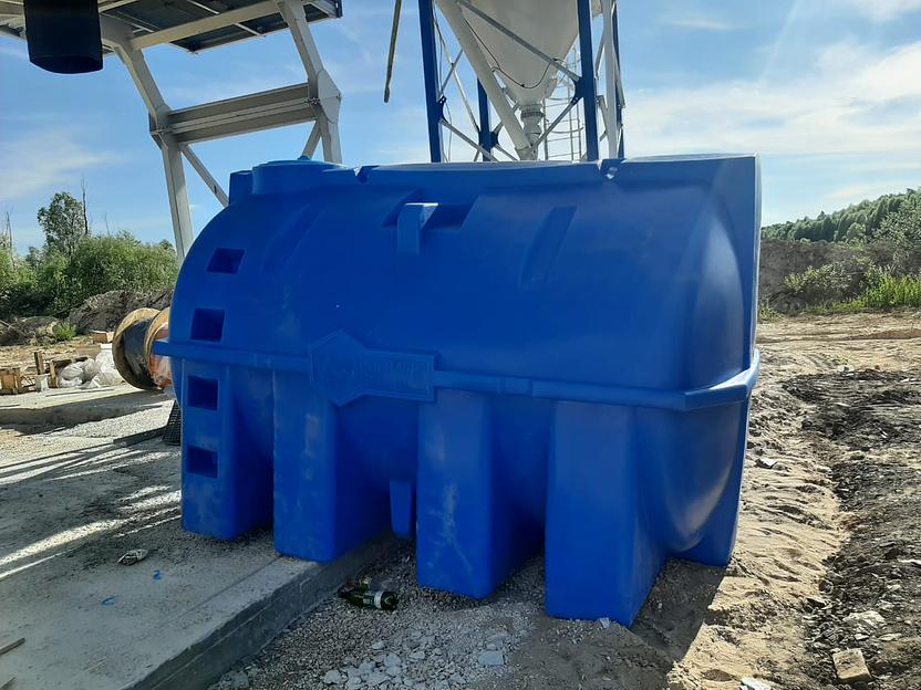 Емкость 10 кубов горизонтальная. Емкость 10000 литров. Пластиковые бочки фото 4
