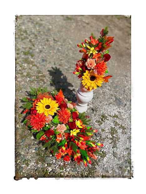 Венок и букет. Цветочная композиция фото 3