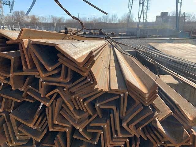 Уголок стальной неравнополочный фото 3