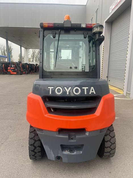 Вилочный автопогрузчик Toyota 8FD50N/8FG50N фото 2