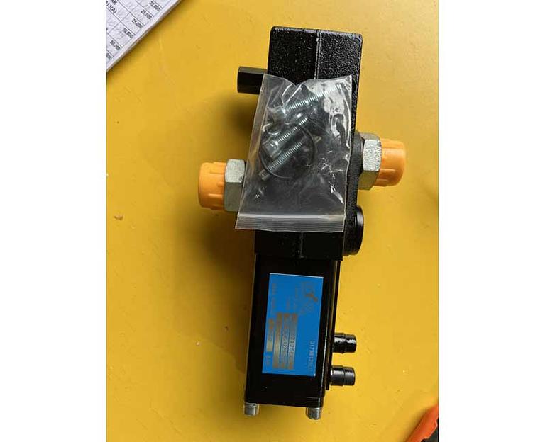 Клапан подъема кузова HOWO T5G, SITRAK C7H 8x4/6x4 34BQK-E20L фото 3