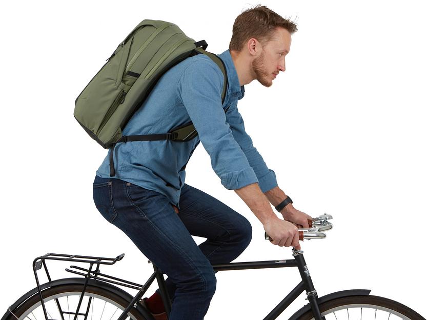 Рюкзак для ноутбука 16" Thule Paramount 3204732 оливковый нейлон женский дизайн фото 4