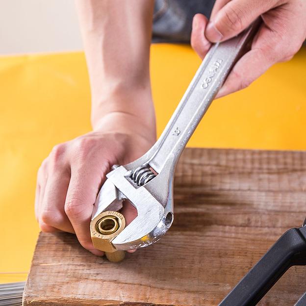 Ключи Deli Разводной ключ Deli DL010A 250мм, диапазон регулировки 0-30мм, инструментальная сталь, хромированная отделка фото 4