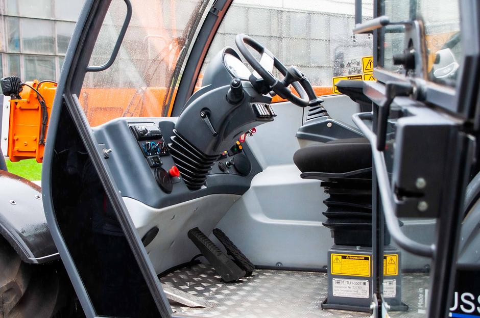 Погрузчик телескопический TLH-4007 CE фото 4