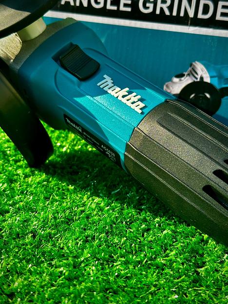 Шлифовальная машина-болгарка Makita GA5030 фото 4