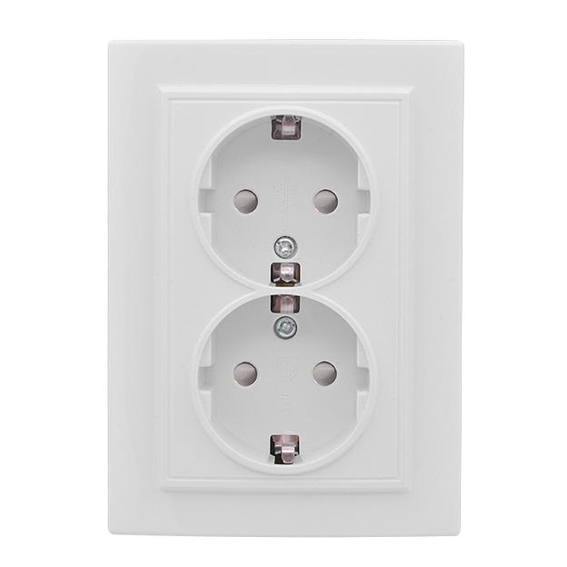 EKF ERR16-128-100 Минск Розетка 2-местная СП с заземлением 16А белая с защ. штор. EKF Basic фото 1