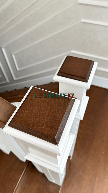 Лестница П-образная с деревянным ограждением под заказ фото 6