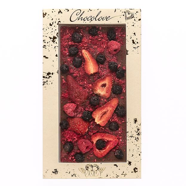 Молочный шоколад ручной работы Chocolove с клубникой, малиной и черноплодной рябиной фото 1