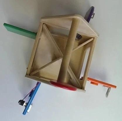 Тактильно-развивающий комплекс «Домик с дверцами и замочками» фото 4