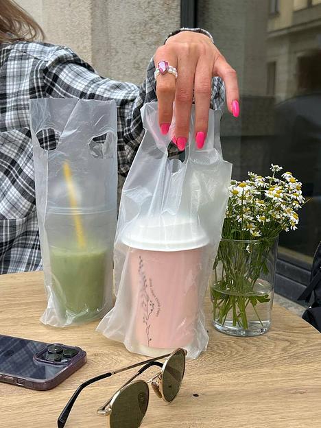 Держатель полиэтиленовый одинарный для стакана, бутылки, шаурмы, выпечки фото 3