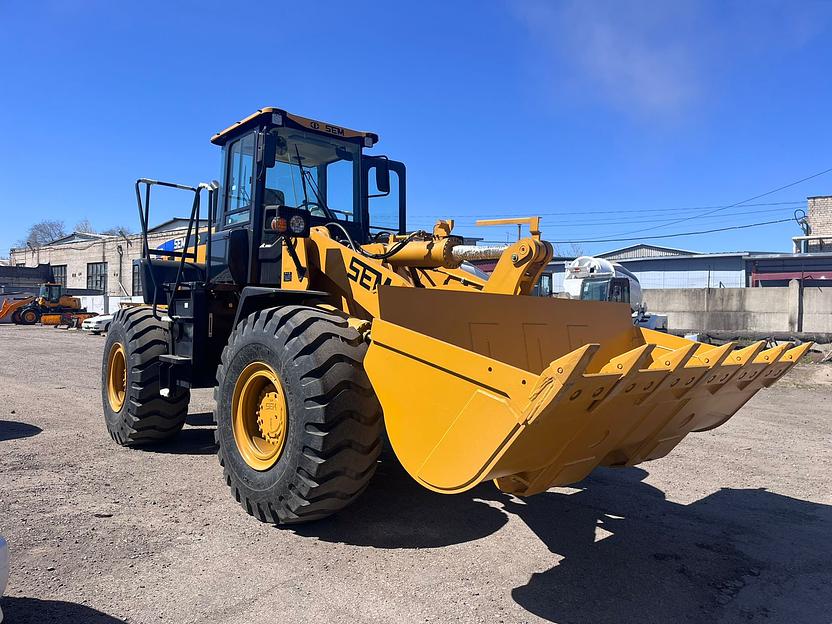 Фронтальный погрузчик SEM 655D фото 3