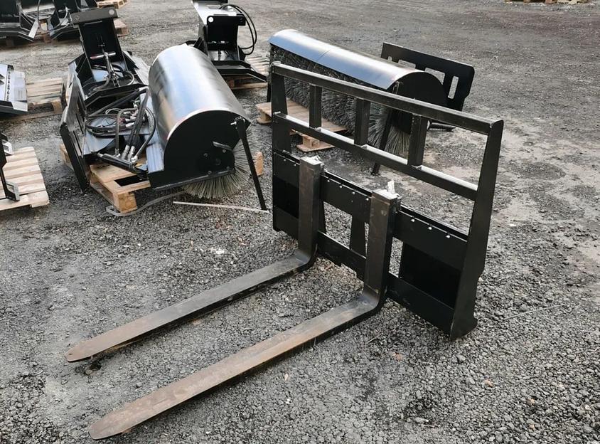 Вилы для мини-погрузчика Бобкат фото 1