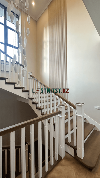 Лестница на металлическом каркасе трехмаршевая под заказ фото 4